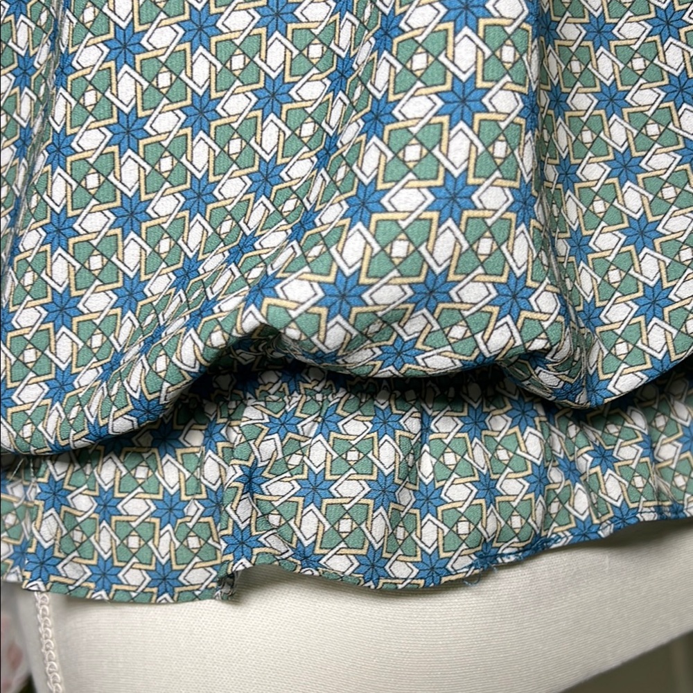 💄Max Studio Blue, Green and White Flutter Sleeve Blouse - Picture 6 of 13